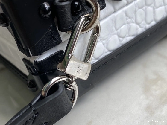 First bag ru LOUIS VUITTON PETITE MALLE 0810